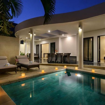 Villa Maharani Seminyak Buitenkant foto