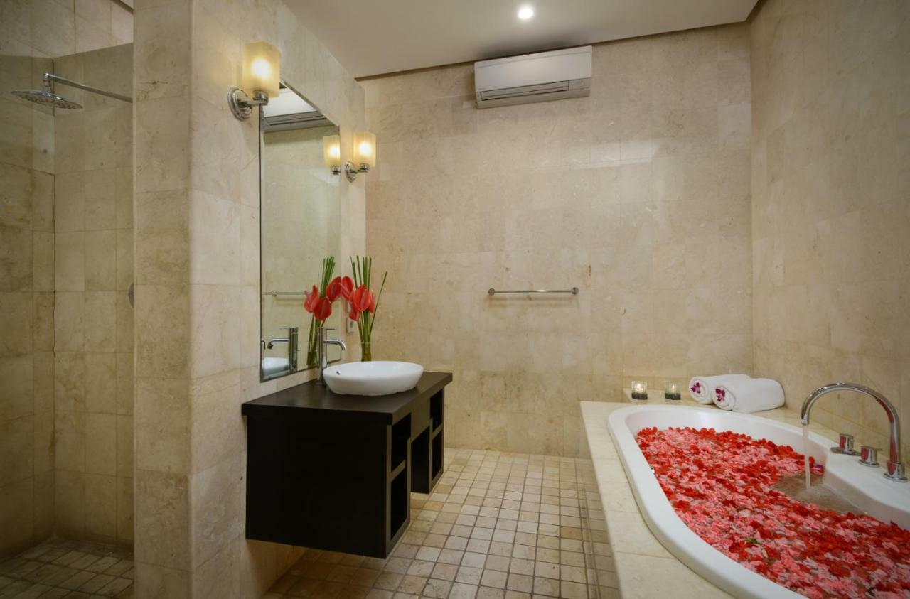 Villa Maharani Seminyak Buitenkant foto